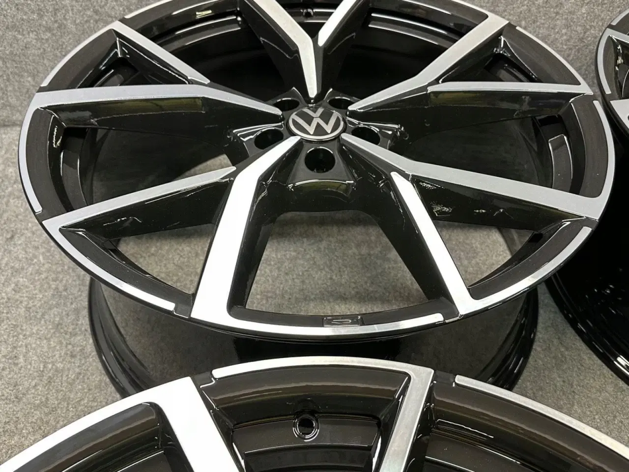 Billede 6 - ALUFÆLGE VW TOUAREG III R-Line Estoril 22''