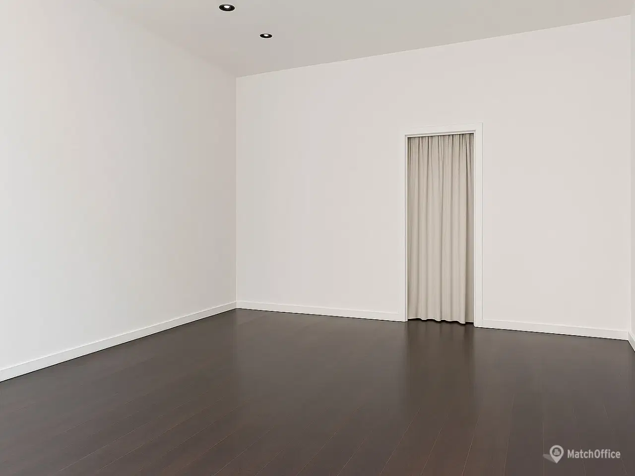 Billede 4 - Fin lille butik med godt lysindfald