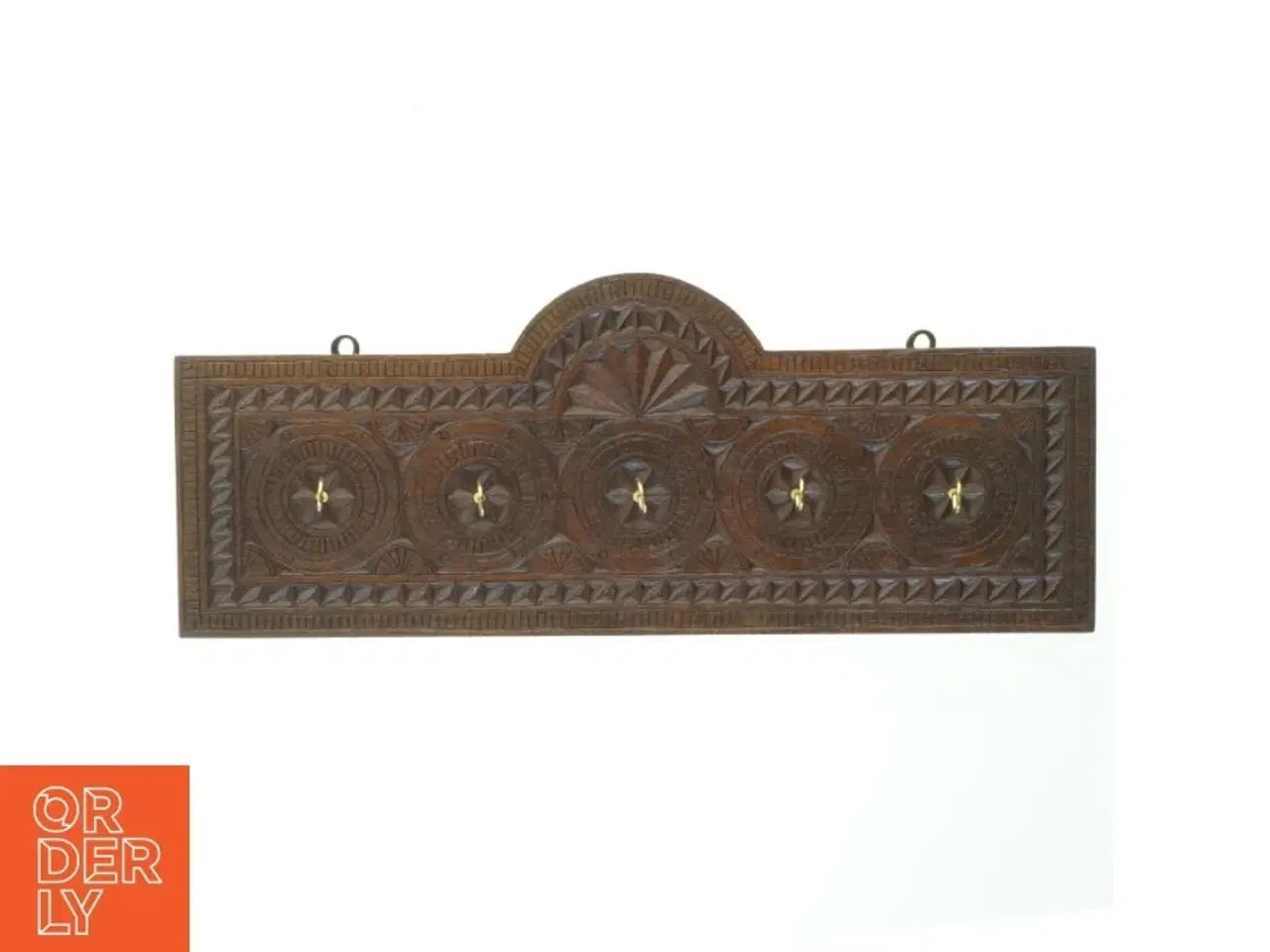 Billede 1 - Antik udskåret nøglebræt i massivt træ med messing detaljer (str. 47x14,5 cm)