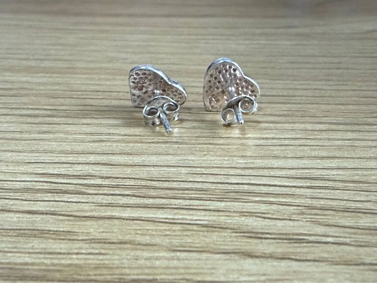 Billede 2 - Søde røde hjerte-øreclips