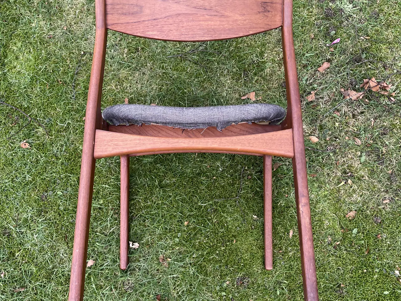 Billede 4 - Elegant spisebordsstol i dansk design