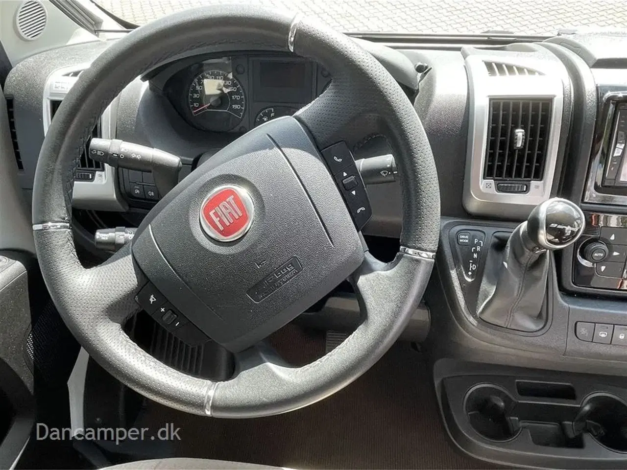 Billede 15 - 2020 - Carthago premium van 640 LE   Luksusvan, 140Hk   9-trins Automatgear, enkeltsenge, alufælge, navigation, træk