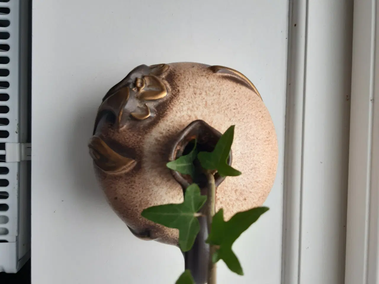 Billede 4 -  Kugleformet keramikvase med smal hals