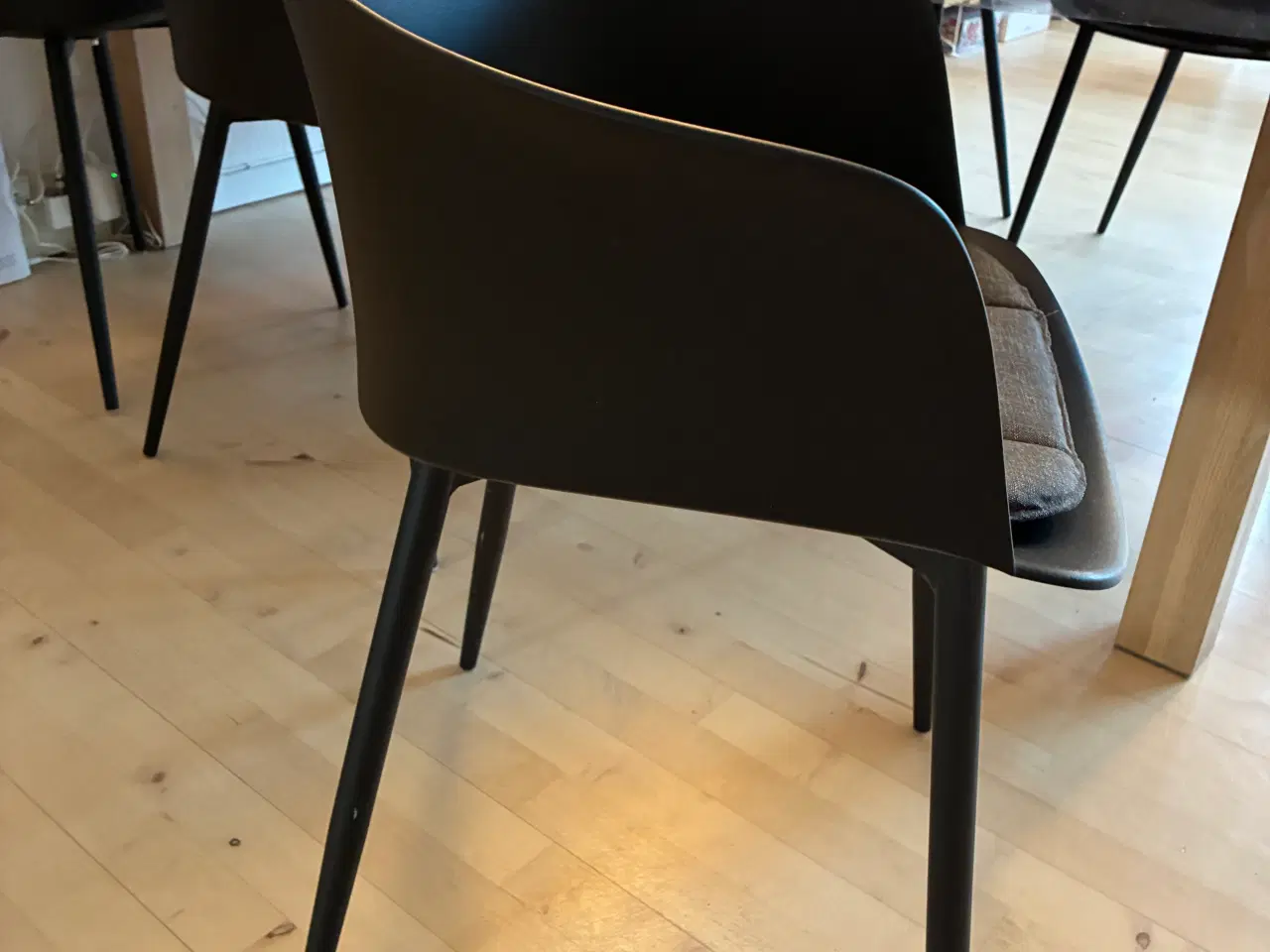 Billede 2 - Sort spisebordstole