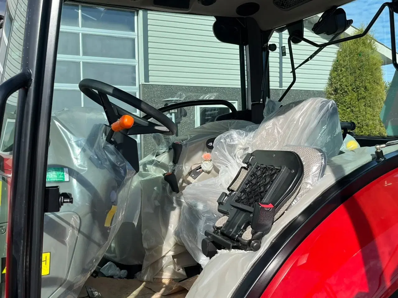 Billede 12 - Case IH Farmall 75 A Med Quicke frontlæsser med Euroskifte, 3die funktion og dæmper, samt og brede hjul.