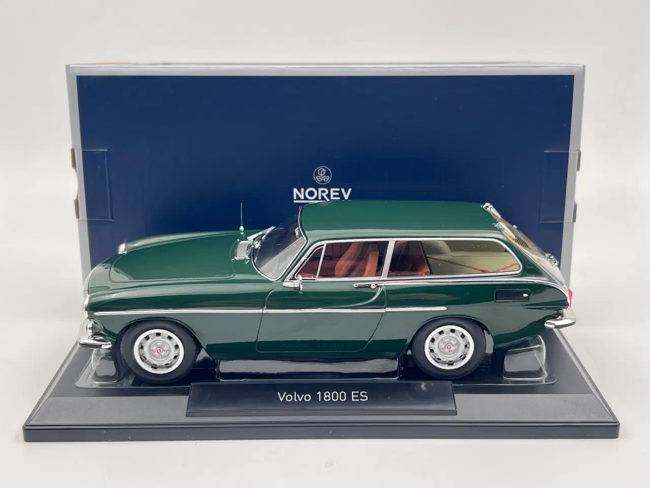 Billede 8 - 1972 Volvo P1800 ES 1:18  Super flot og detaljeret