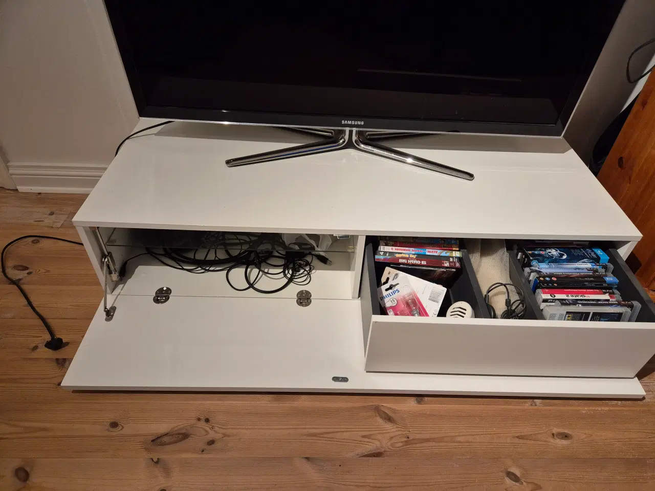 Billede 2 - Højglans TV-bord