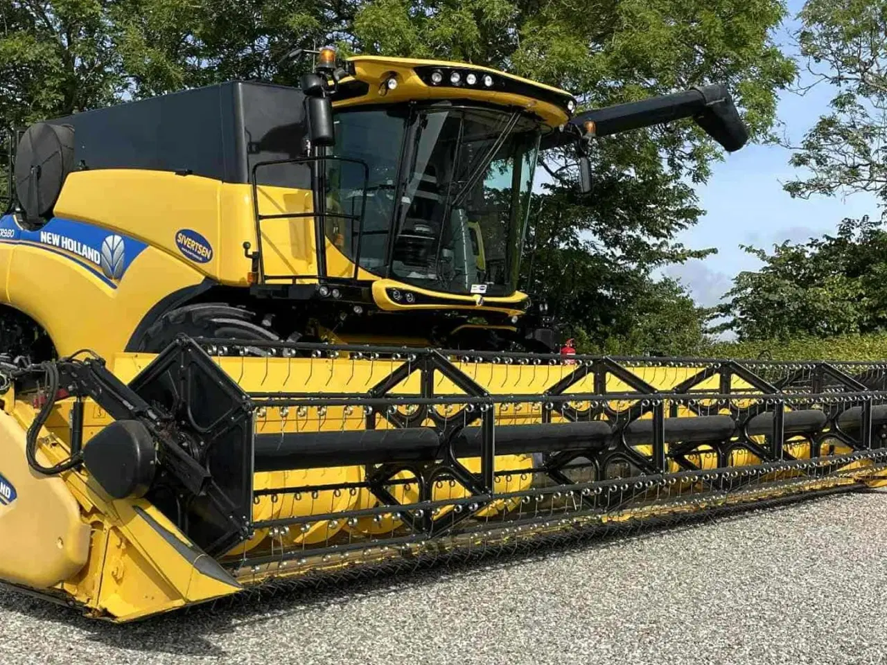 Billede 1 - New Holland CR9.80 DK flotteste NH tærsker m. 30 fods Varifeed