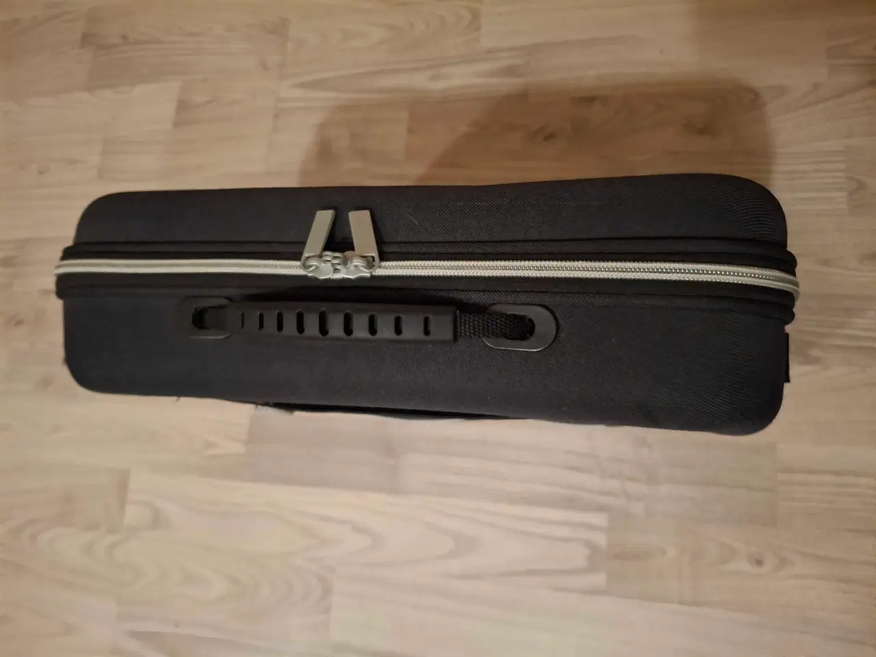 Billede 3 - Let rejsetaske vejer kun 800 gram.