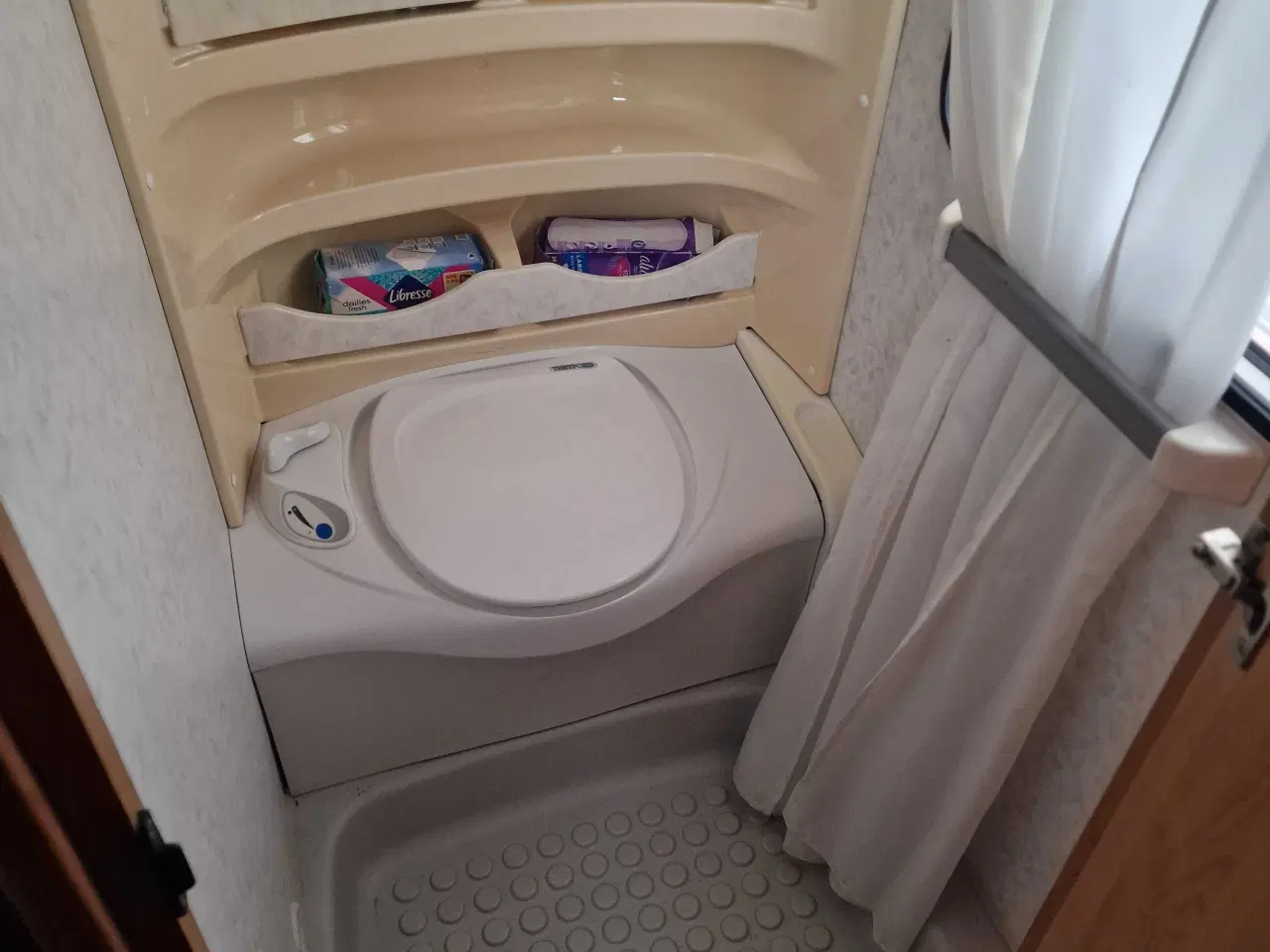 Billede 10 - Køjevogn med fransk seng og sidde gruppe