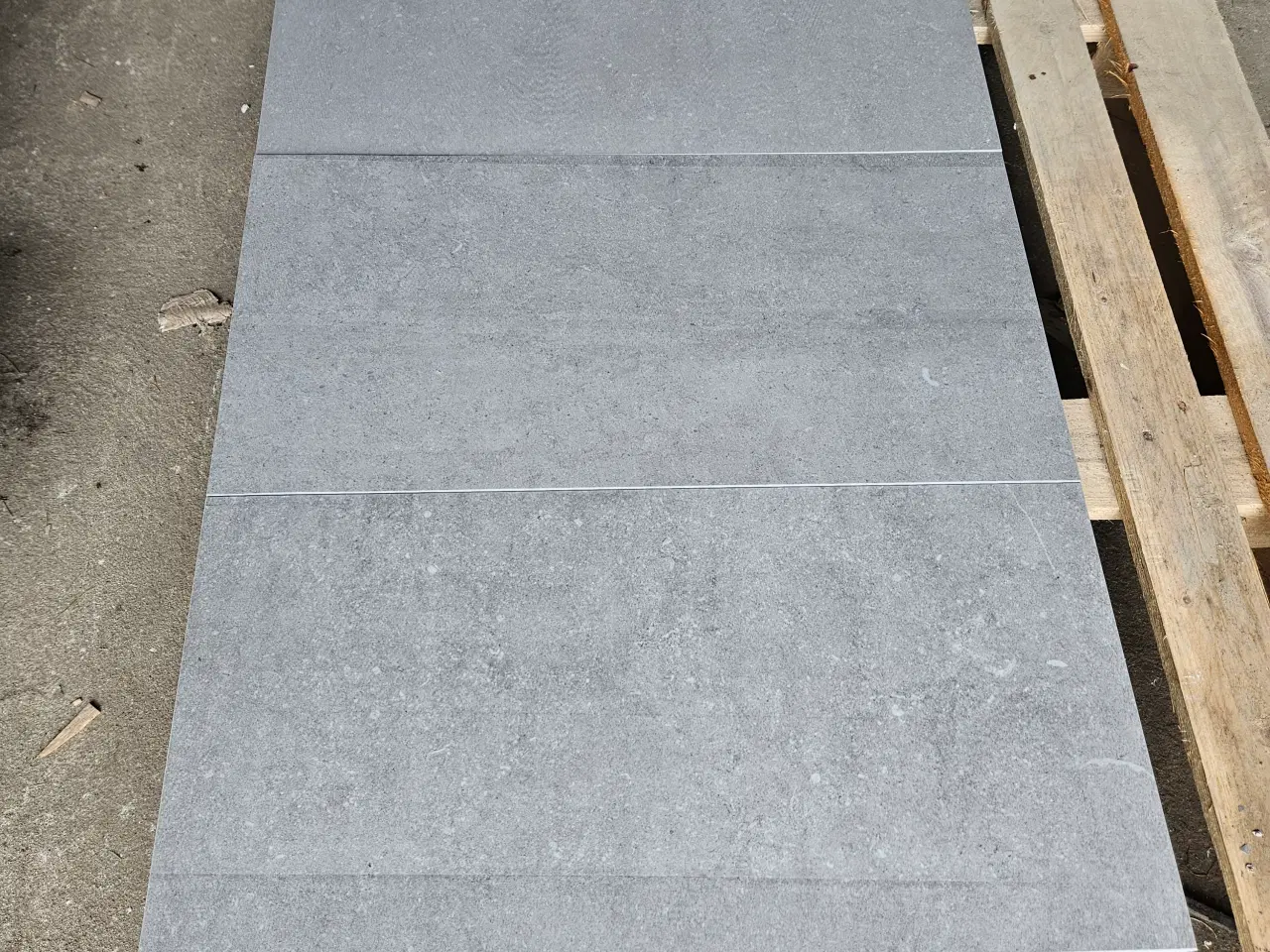 Billede 1 - Gulv- og vægklinke grå 30x60 cm 