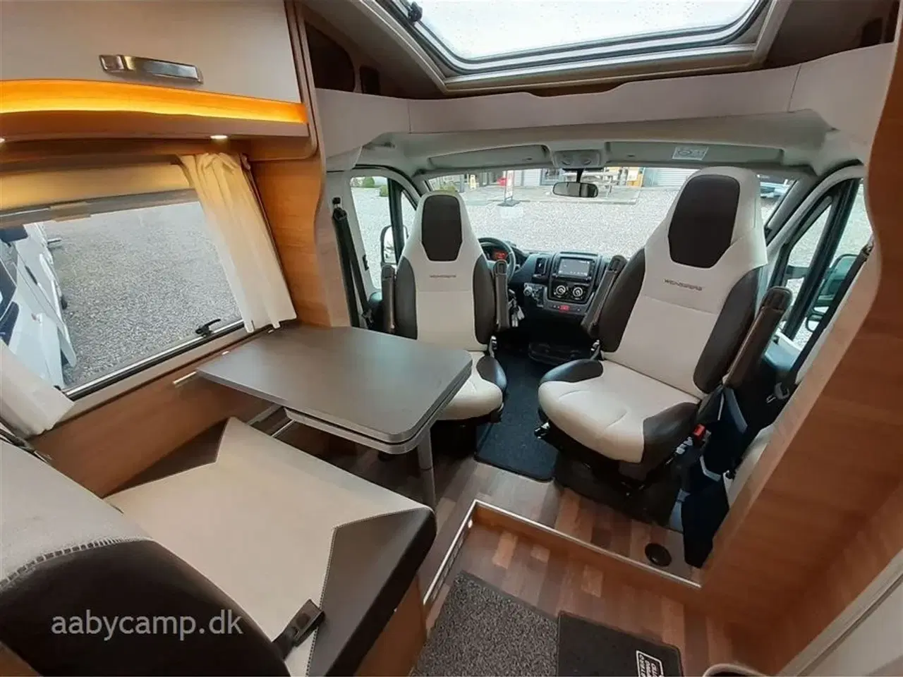 Billede 7 - 2021 - Weinsberg CaraCompact 600 MEG Pepper   Compact model på under 7 meter. med rigtig god indretning. headup display.