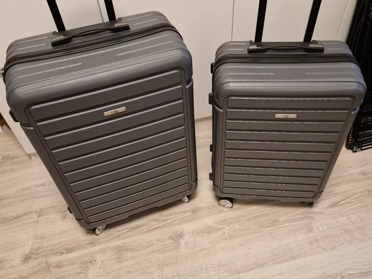 Billede 2 - CPH Kuffertsæt i grå.