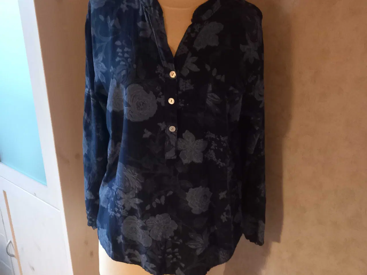 Billede 2 - New Collection blå skjorte /bluse