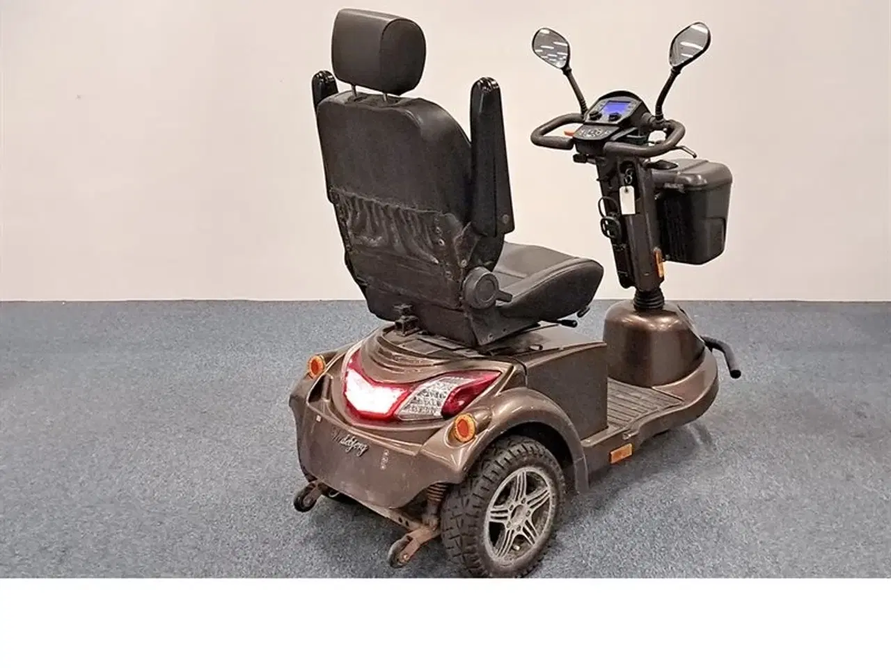 Billede 2 - LM-650 grå