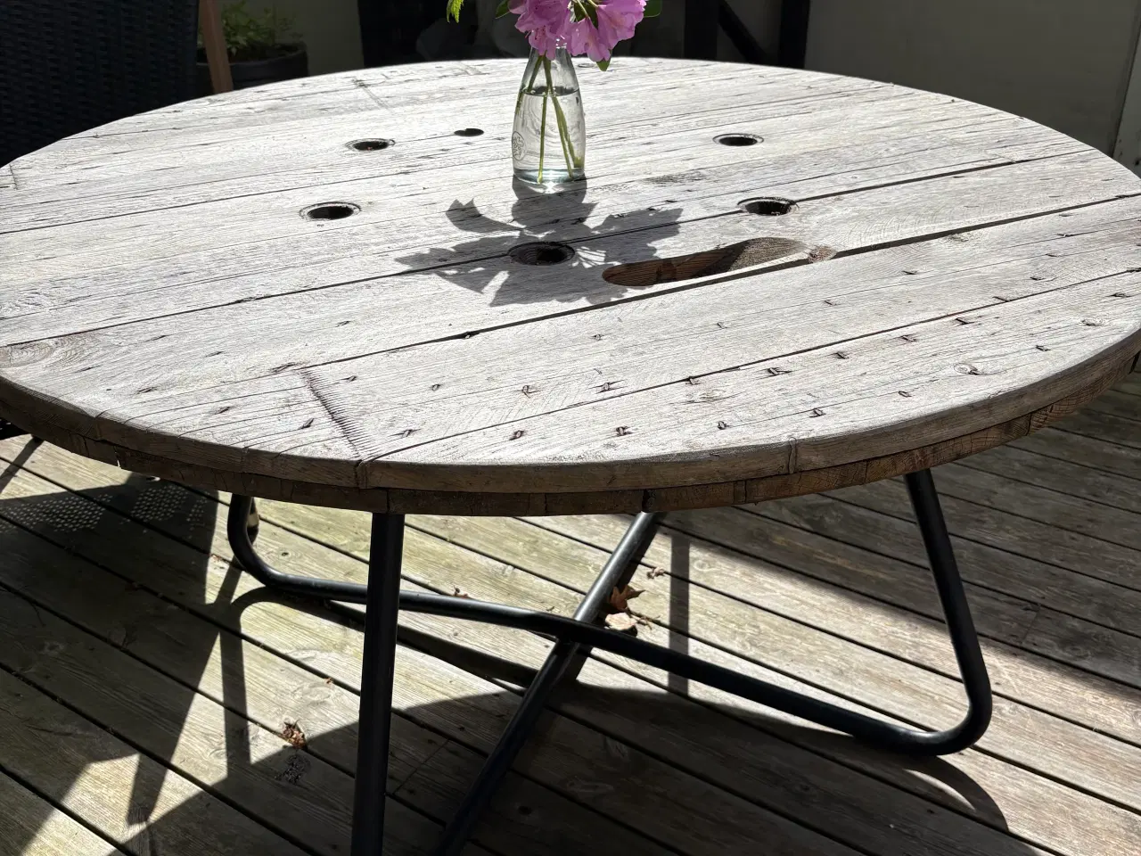 Billede 3 - Lækkert havebord med 4 stole