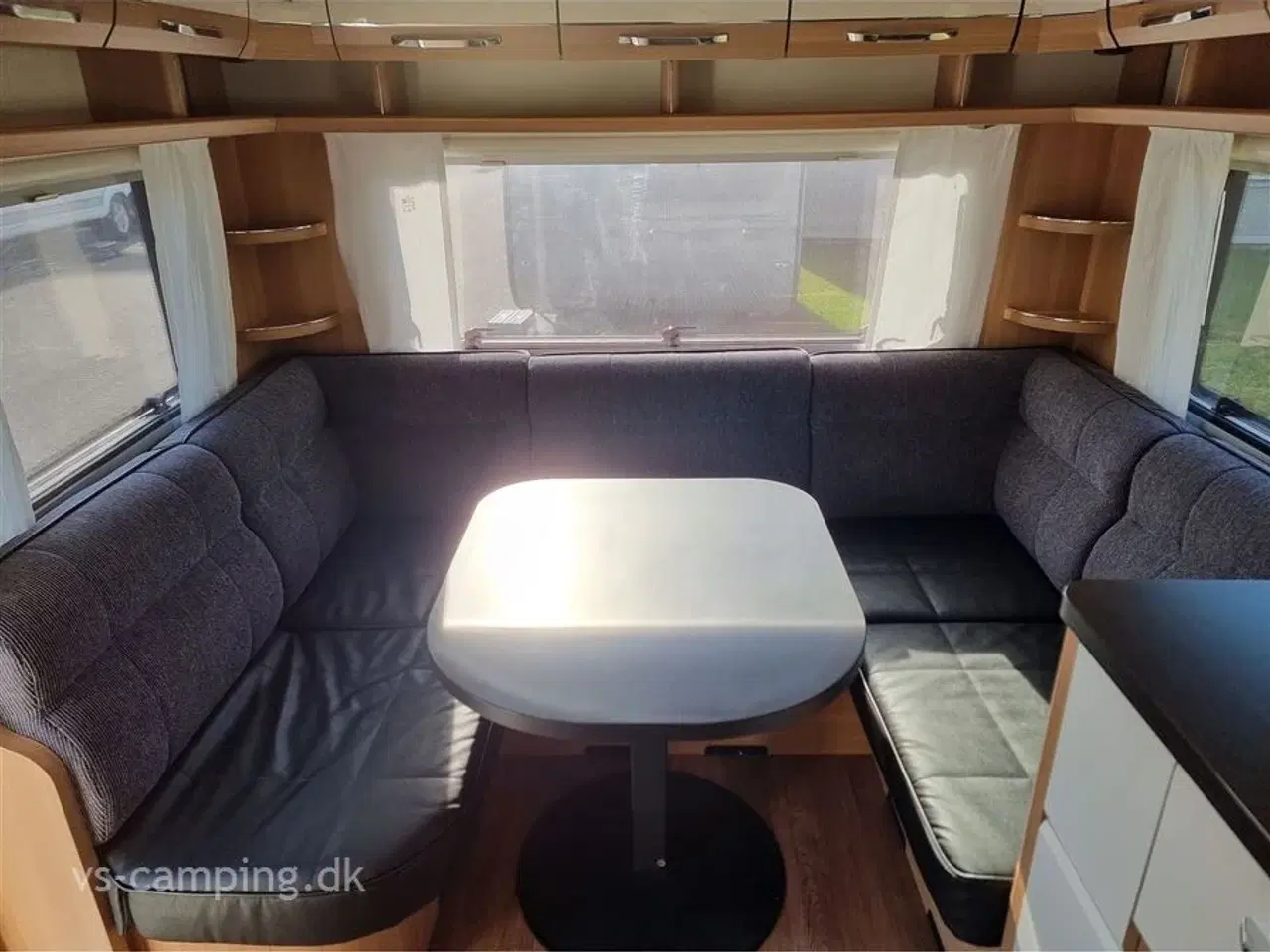 Billede 3 - 2019 - LMC Musica 440 D   FLOT OG VELHOLDT CAMPINGVOGN MED FRANSK SENG &amp; RUNDSIDDEGRUPPE I DELVIS LÆDER