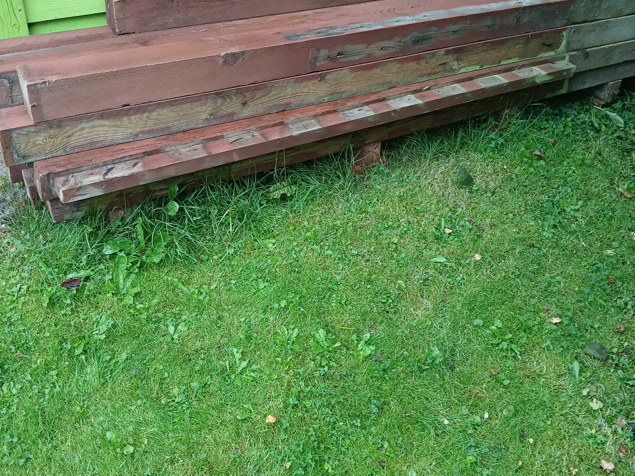 Billede 2 - Hegnsstolper og brædder