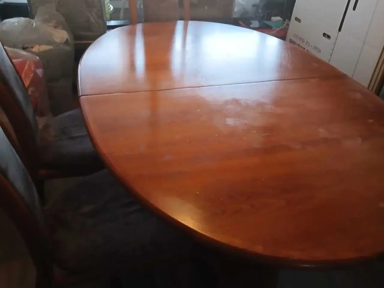 Billede 1 - Elegant Kirsebærtræs Spisebord - Udtrækkeligt & Kl