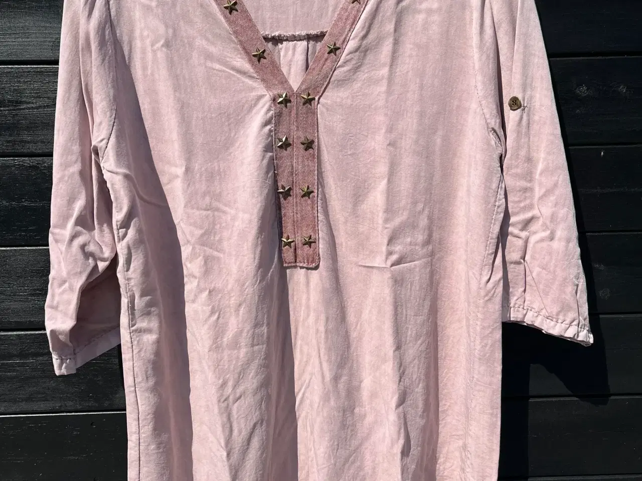 Billede 1 - Lyserød bluse med 3/4 ærmer str m/l