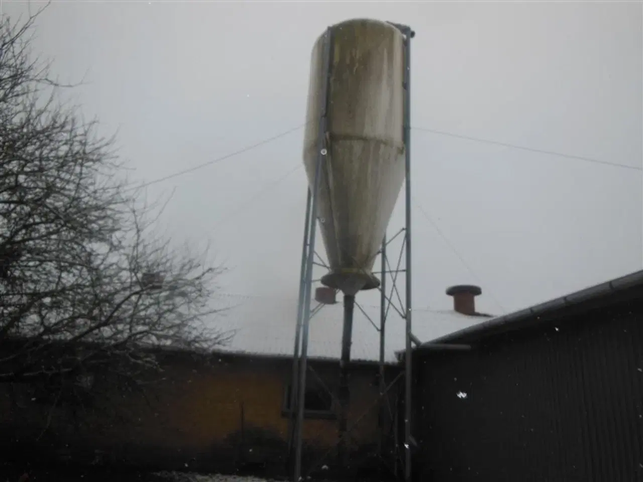 Billede 1 - - - - Glasfibersilo på høje ben, 20 m3, 12 ton