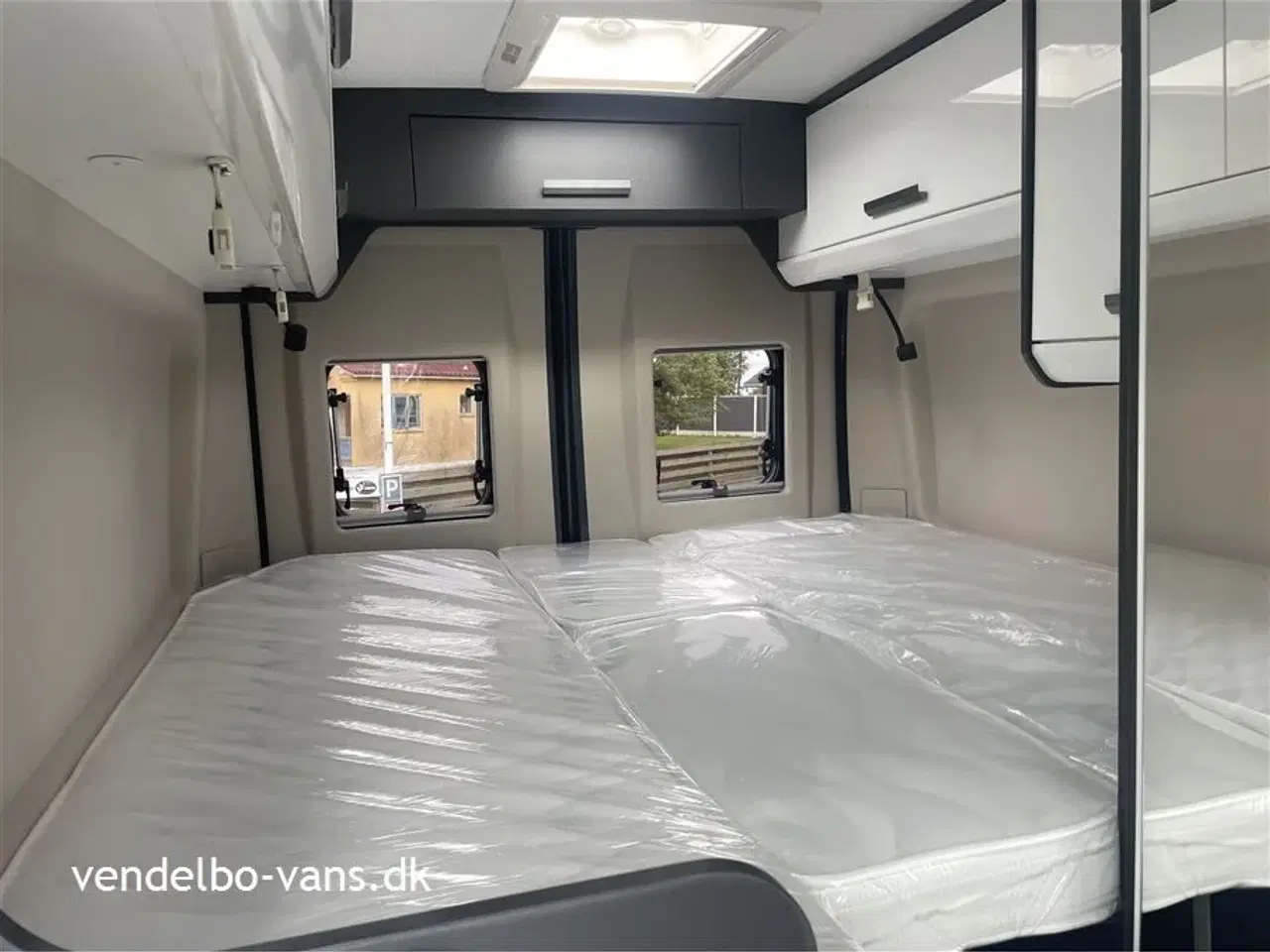 Billede 19 - 2024 - McLouis Menfys Van CS 4 Prestige Kort model med enkeltsenge og 9. trins automatgear i den flotte Lazarote farve