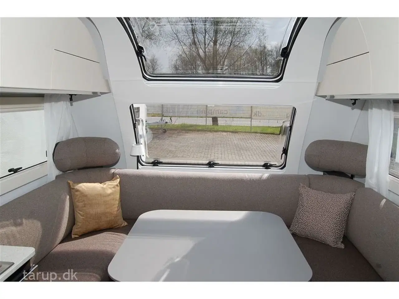 Billede 6 - 2023 - Adria Alpina 663 UK   Dobbeltsengs- og køjevogn, rundsidde-gruppe, ALDE varme, Truma Aircon. vandbåren gulv-varme,