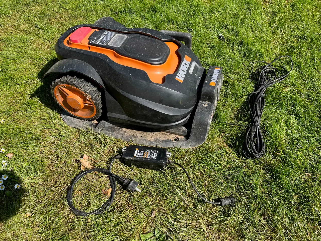 Billede 2 - Works robotplæneklipper 800m2. Hjul defekte