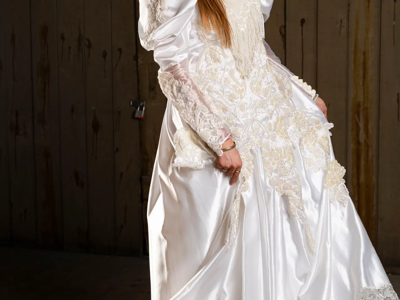 Billede 2 - Orientalsk inspireret brudekjole i str fra 38-40.