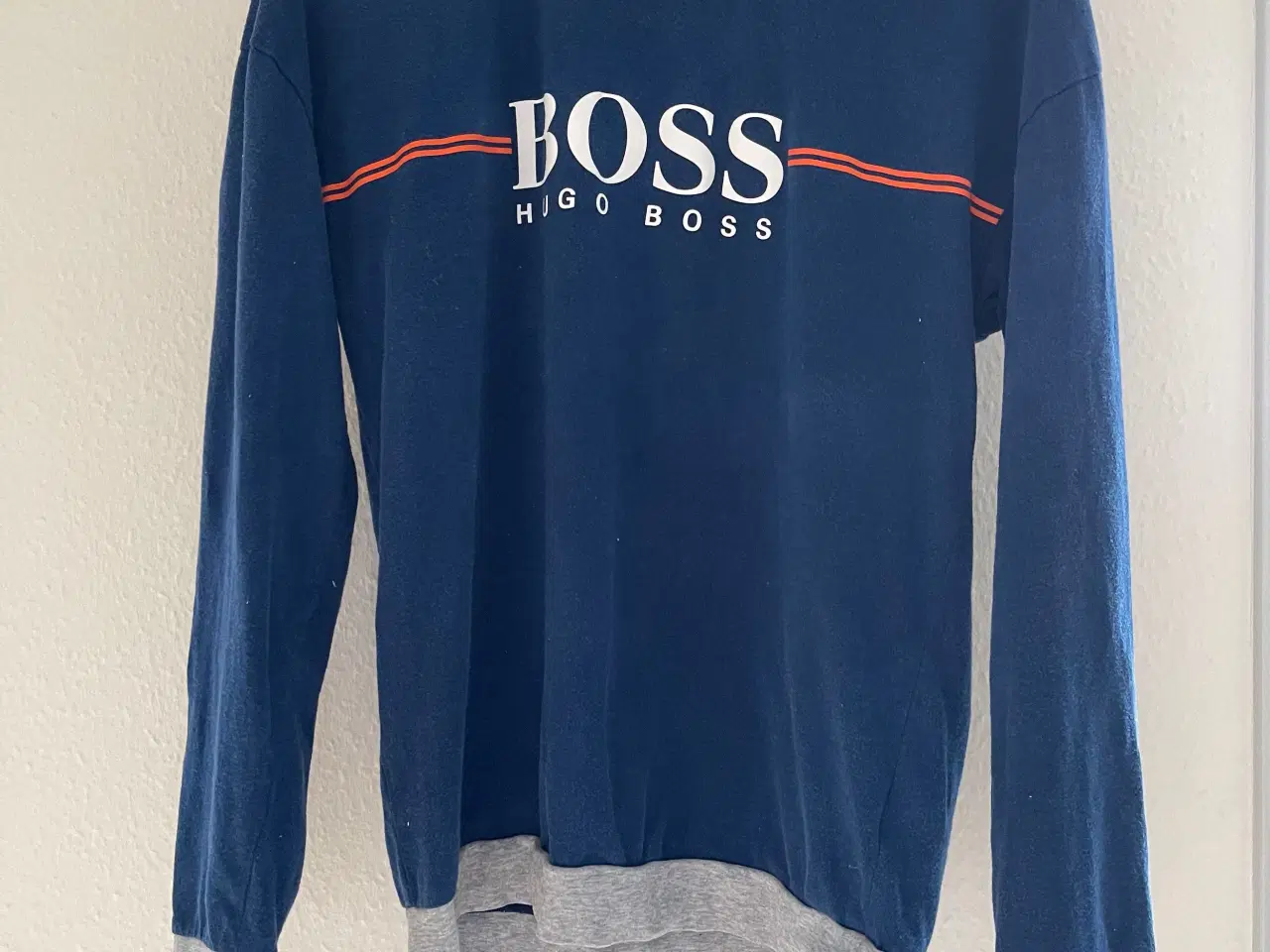 Billede 1 - HUGO BOSS sweatshirts sælges