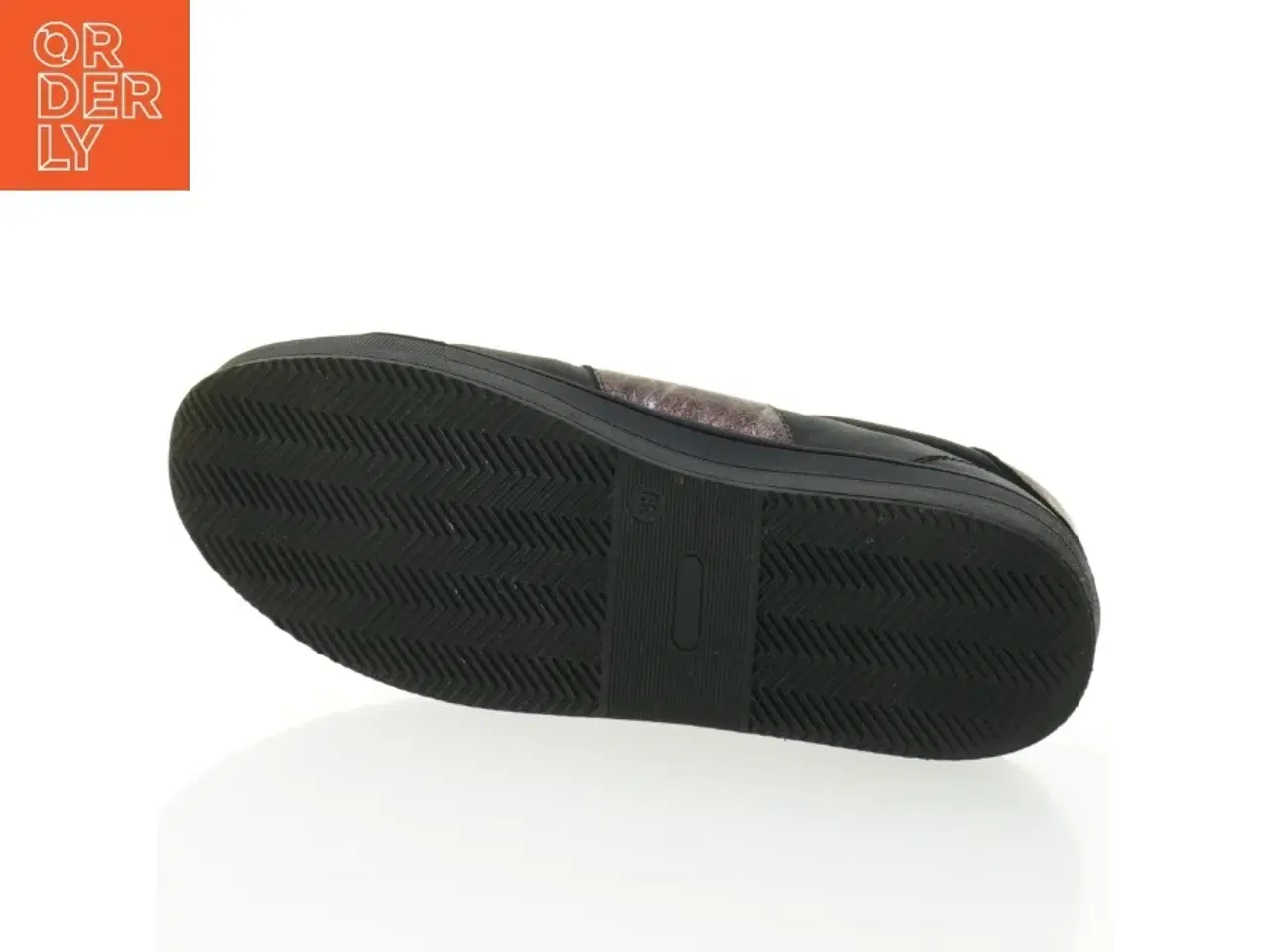 Billede 2 - Sorte sneakers med gyldne detaljer og nitter (str. 39)