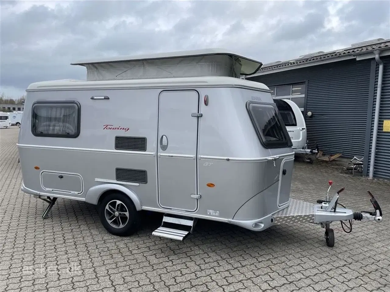 Billede 2 - 2022 - Hymer Eriba Touring Triton 420 GT   Hymer Eriba Triton 420 GT årg. 2022  4 siddepladser, 3 sovepladser SÆLGES FOR KUNDE