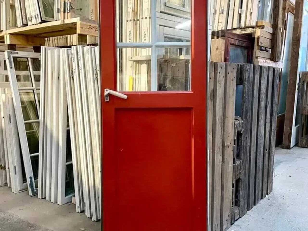 Billede 2 - Smal og lav, koblet terrassedør u. karm