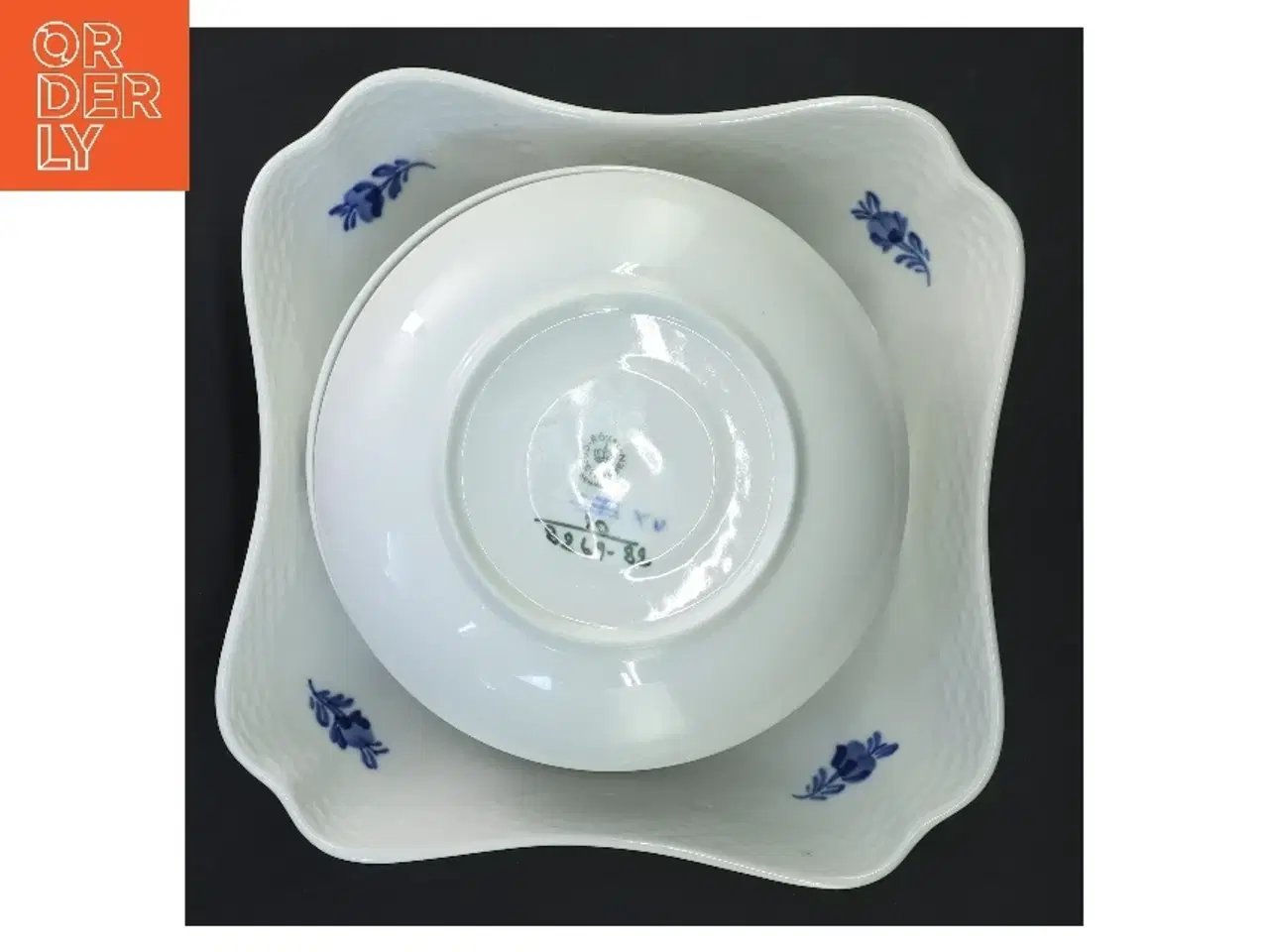 Billede 3 - Sæt af Royal Copenhagen skåle med blå blomst motiv(str. 5 stk Ø 16 & 16,5 & 22 cm) fra Royal Copenhagen (str. 5 stk Ø