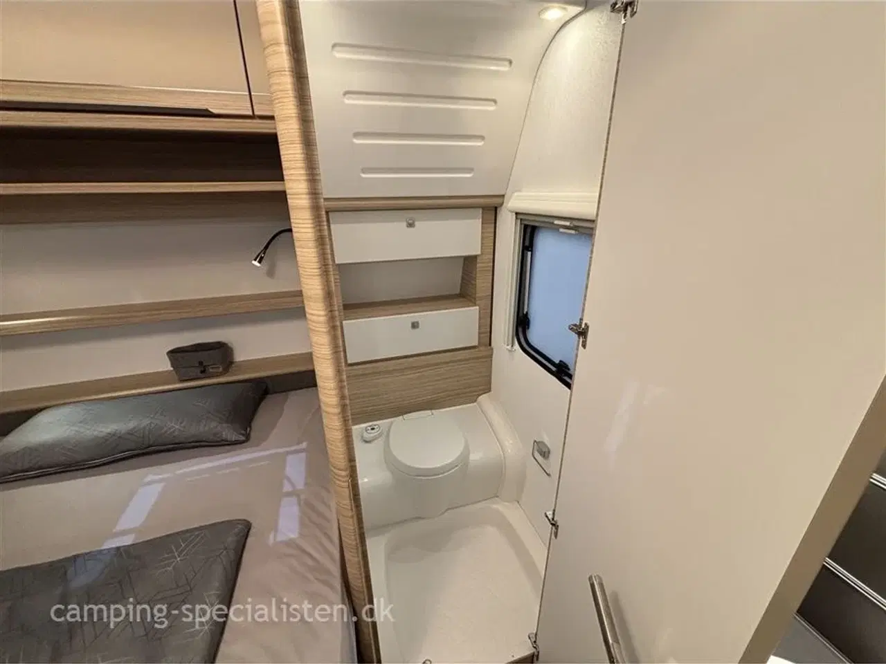 Billede 8 - 2026 - Fendt Bianco Activ 445 SFB   Fendt Bianco Activ 445  SFB model 2026 kan snart ses hos Camping-Specialisten.dk