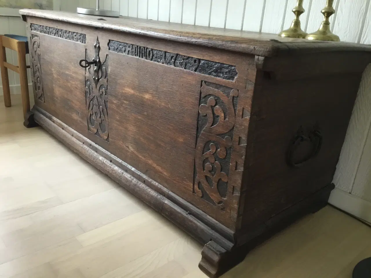 Billede 3 - Antik kiste fra 1759 i egetræ med flad låg.