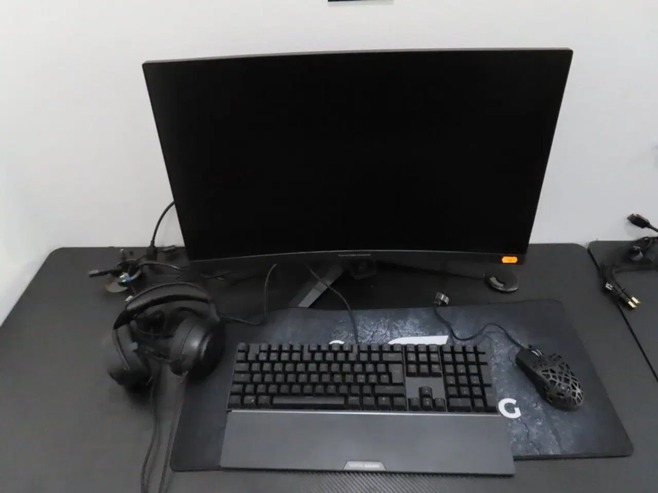 Billede 2 - 27" curved gaming monitor, ASROCK PHANTOM GAMING pg27f15rs1a