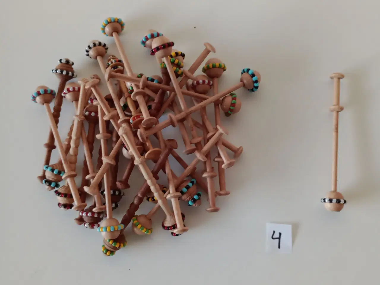 Billede 5 - Kniplepinde: foto + info med alm + perler.