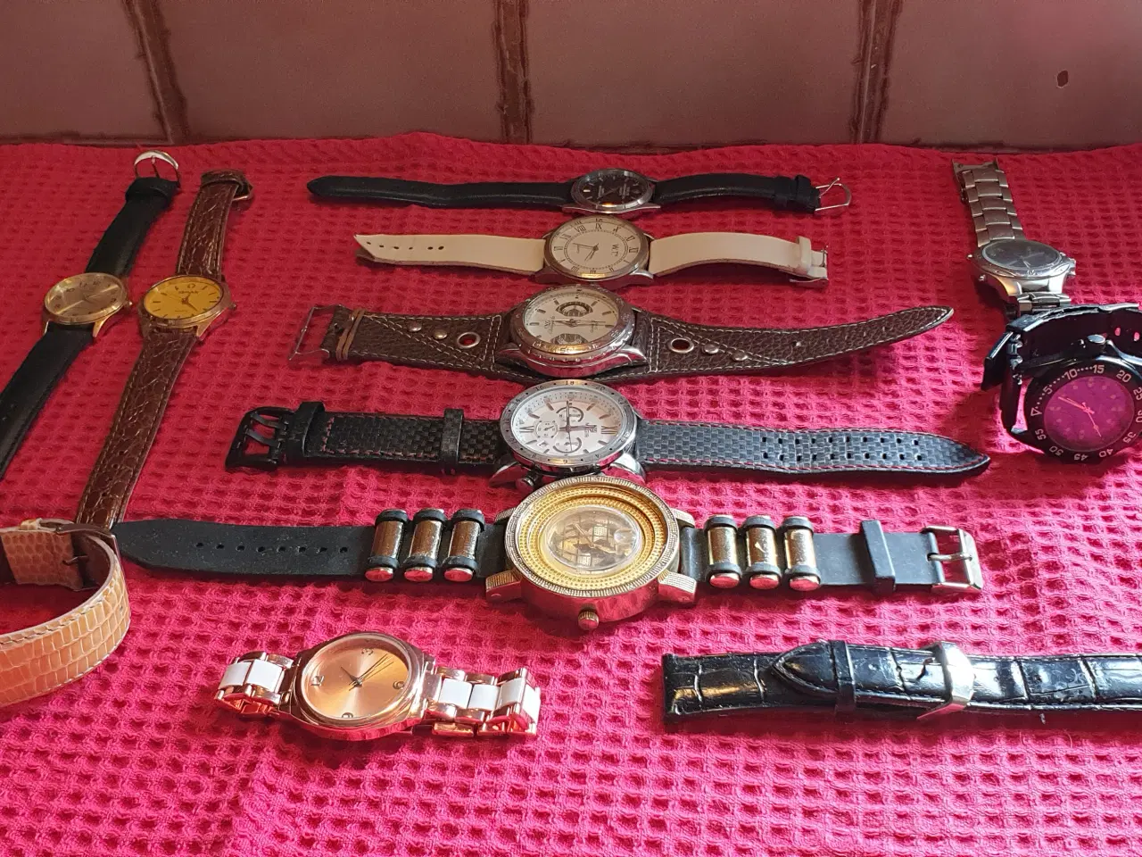 Billede 1 - Armbånds ure ialt50kr - Bud modtages 
