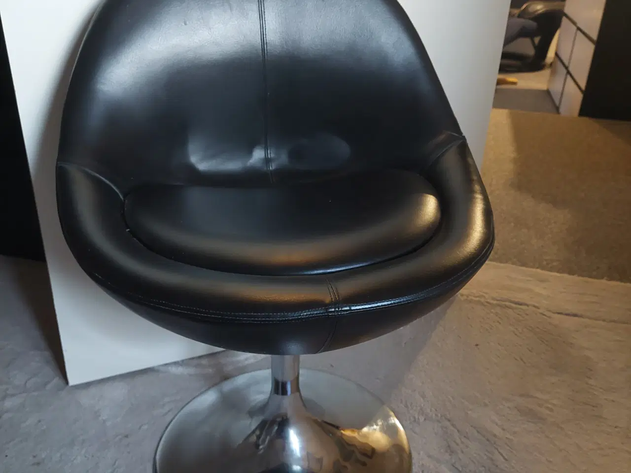 Billede 5 - salon/drejerstol i sort farve