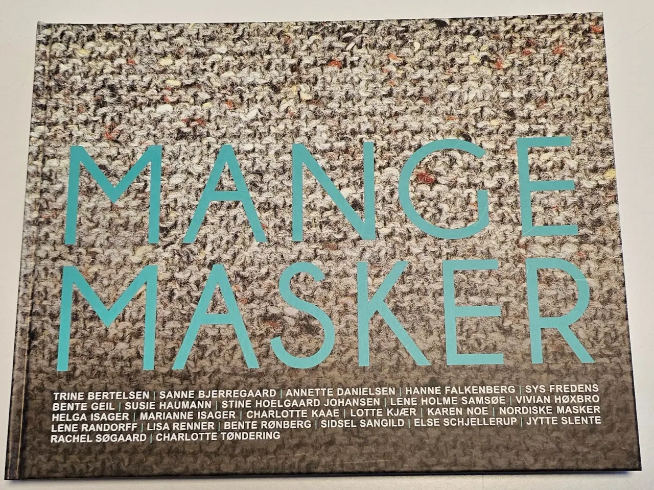 Billede 1 - Mange masker - 24 danske strikdesignere