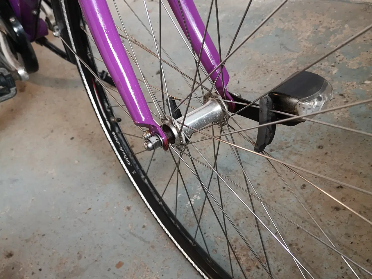 Billede 14 - RALEIGH 28"  52cm lila  7 gear..  baglygter 