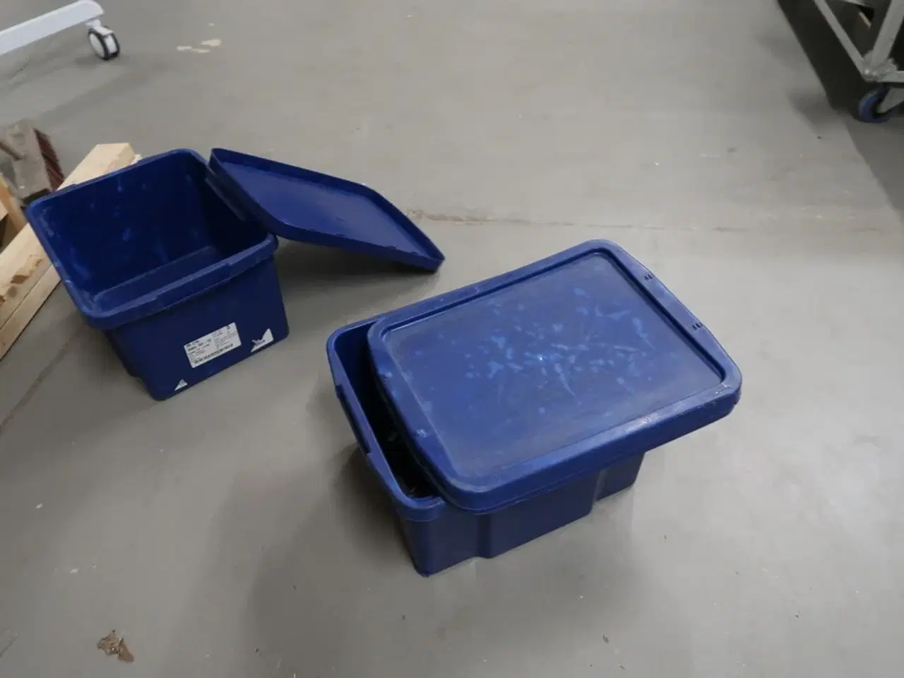 Billede 9 - Reol med div. Værktøj og varelager