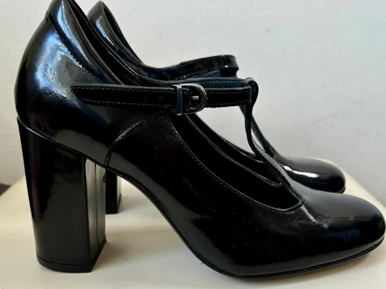 Billede 4 -  Angulus, sorte højhælede sko med rem, str 37