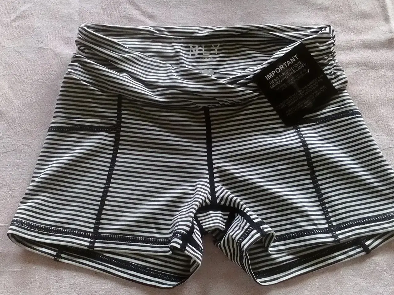 Billede 1 - Nye shorts, str. S