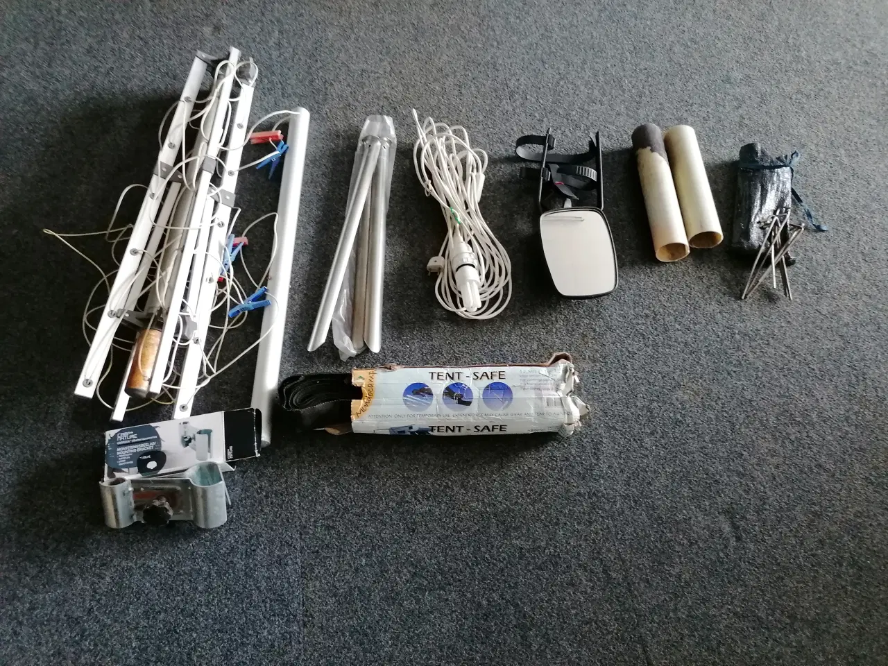 Billede 4 - Dele til camping , storm pløkker, m.v. ( se %)