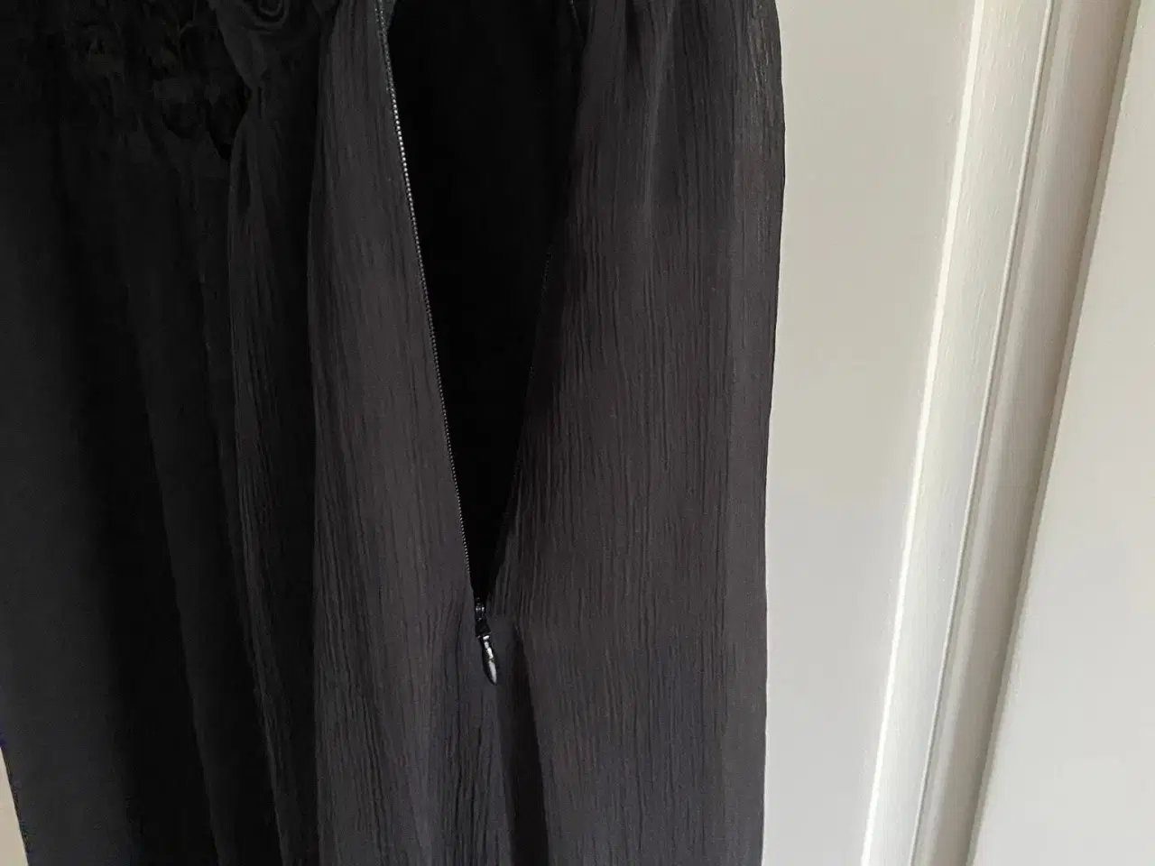 Billede 4 - Sort kjole fra zizzi str small (42/44)