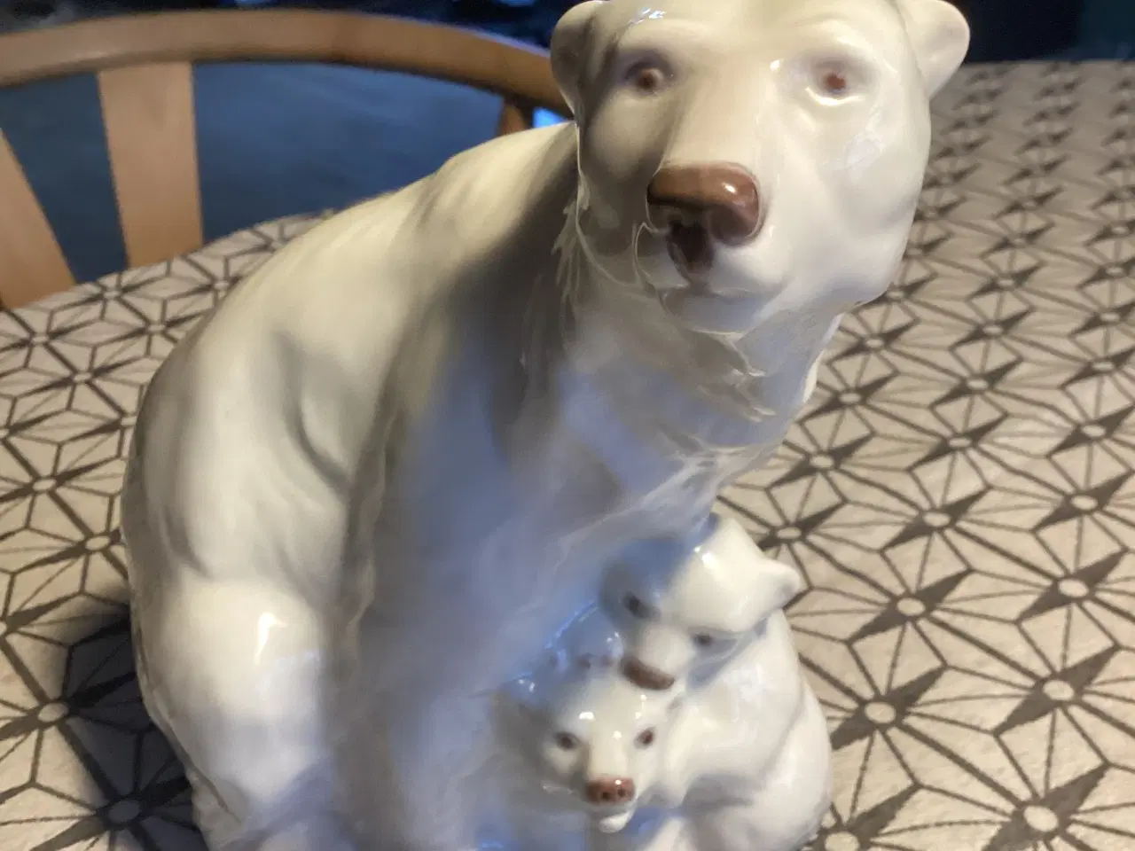 Billede 2 - Isbjørn med unger, figur fra Lyngby porcelæn.