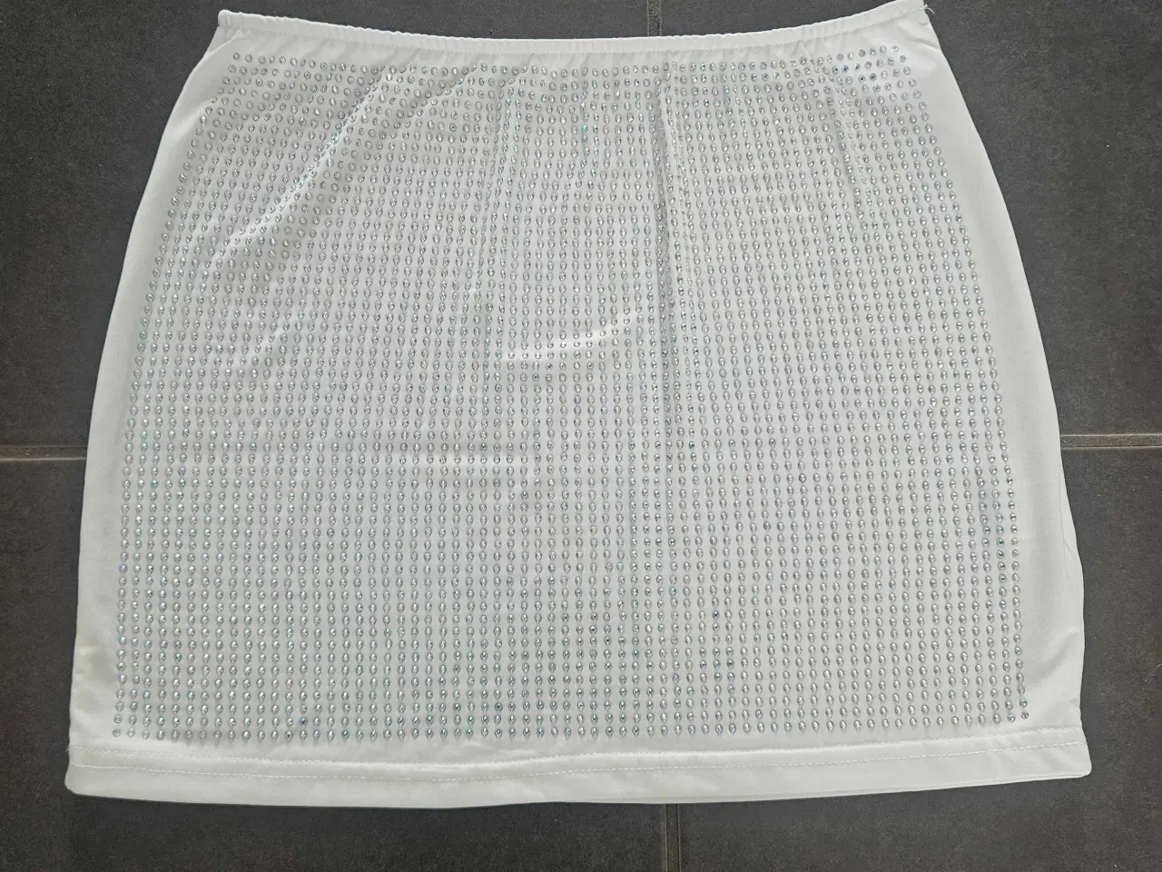 Billede 2 - Todelt sæt: Miniskørt og Halterneck Top med Rhinst