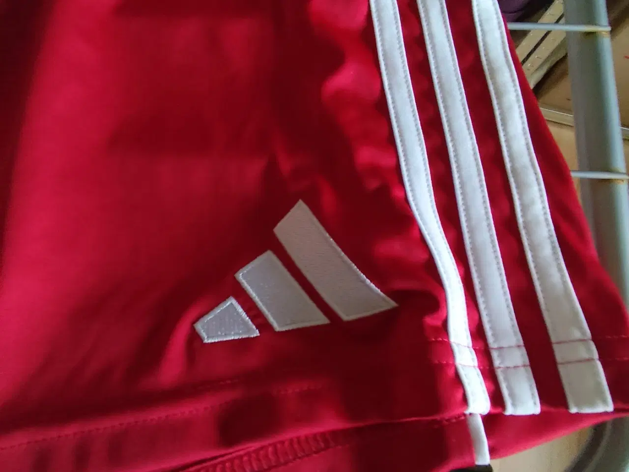 Billede 7 - LIVERPOOL FC Adidas Herre 25/26 Hjemmetrøje+shorts